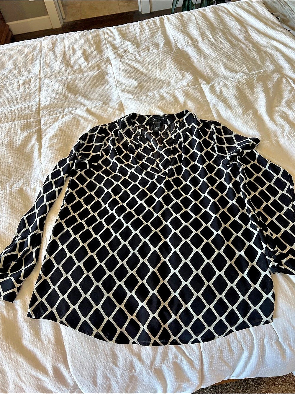 INC International Concepts Geometric Blouse in Black & White Size Small